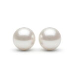 Luna Classic Pearl Stud Earrings
