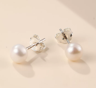 lightweight pearl drop earrings